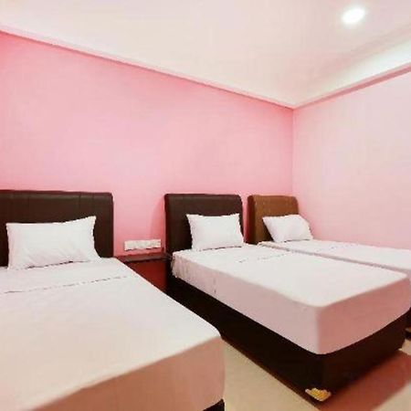 Oyo 89387 Sun Keerana Hotel Klang Kültér fotó