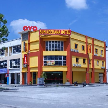 Oyo 89387 Sun Keerana Hotel Klang Kültér fotó