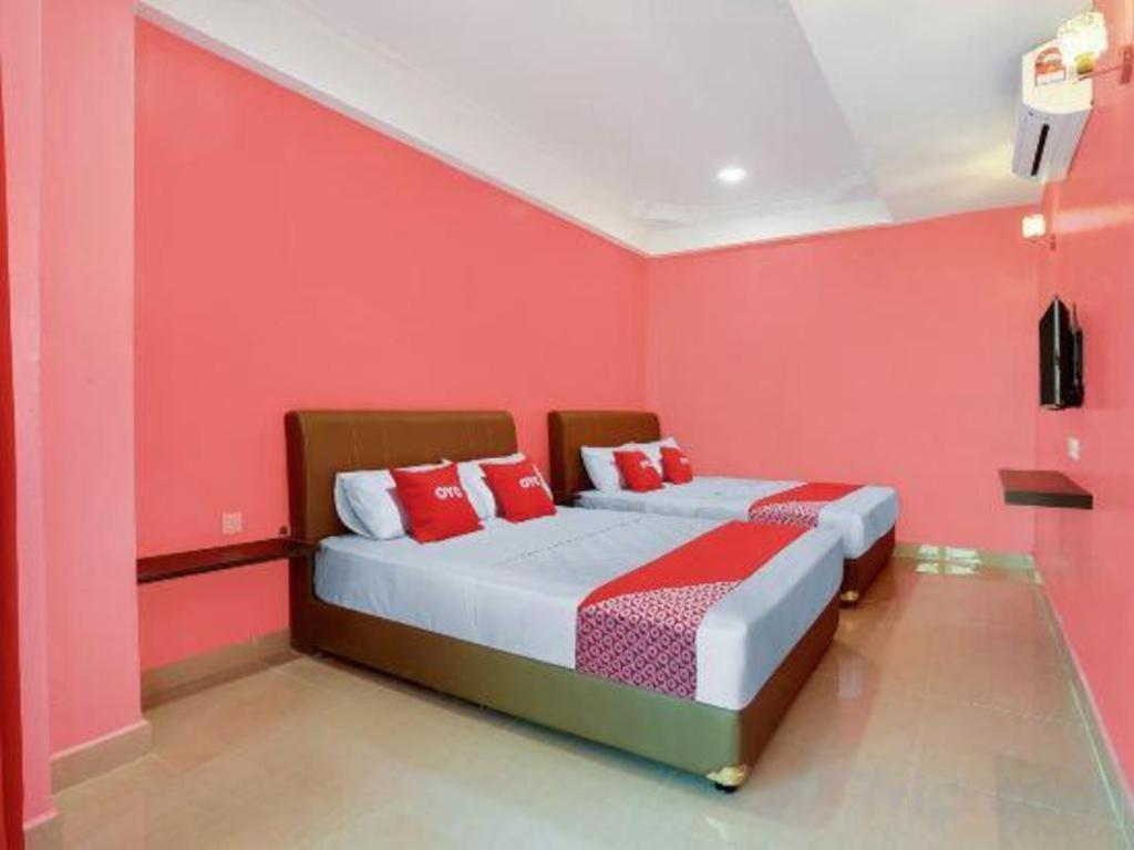 Oyo 89387 Sun Keerana Hotel Klang Kültér fotó