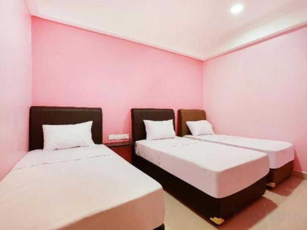 Oyo 89387 Sun Keerana Hotel Klang Kültér fotó