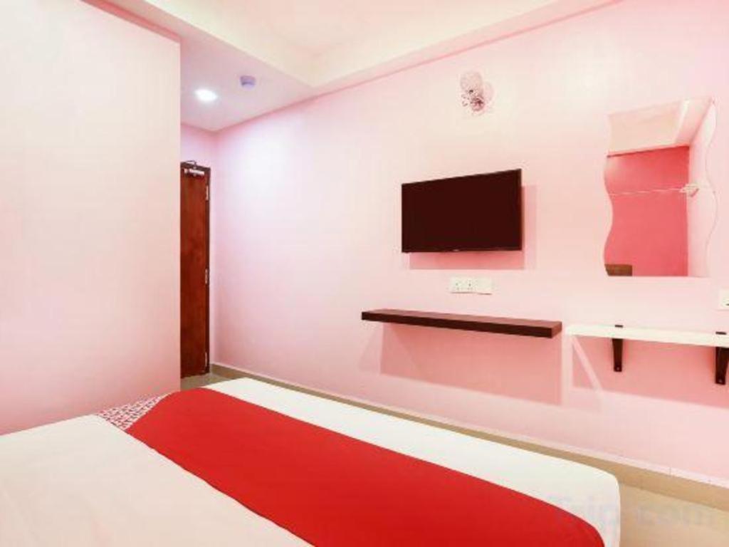 Oyo 89387 Sun Keerana Hotel Klang Kültér fotó