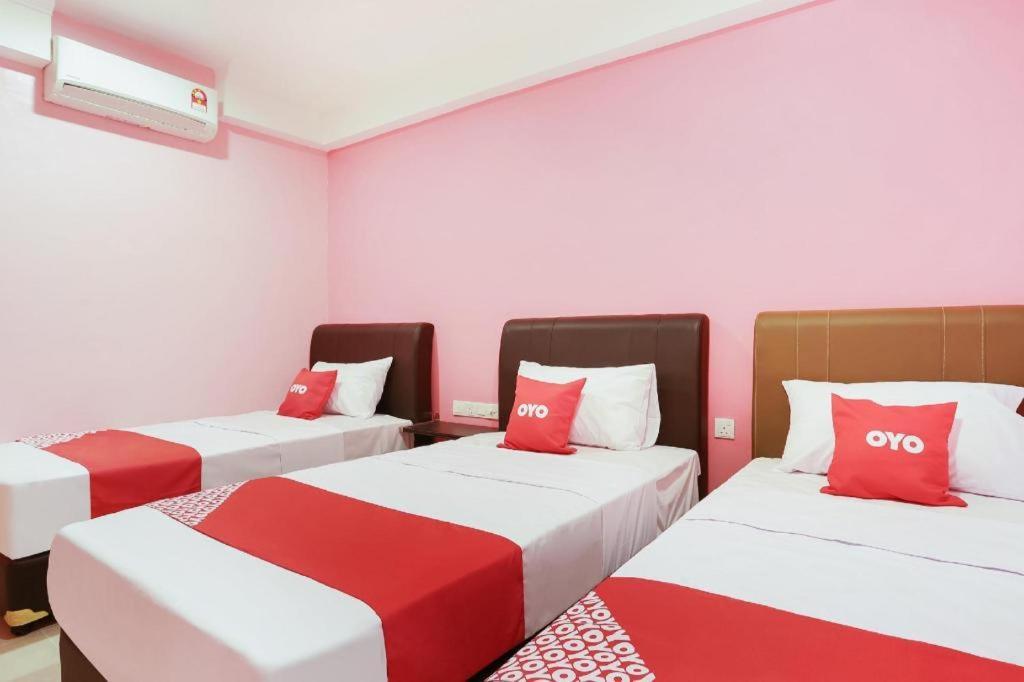 Oyo 89387 Sun Keerana Hotel Klang Kültér fotó