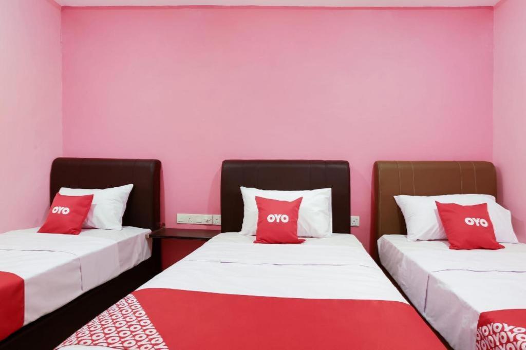 Oyo 89387 Sun Keerana Hotel Klang Kültér fotó