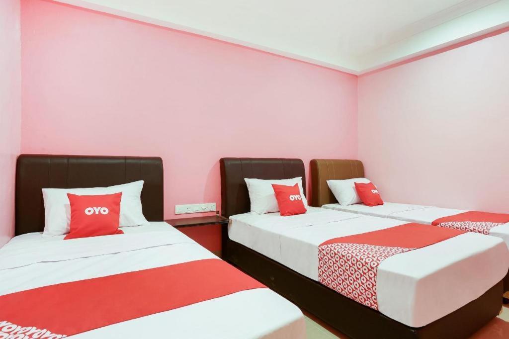 Oyo 89387 Sun Keerana Hotel Klang Kültér fotó