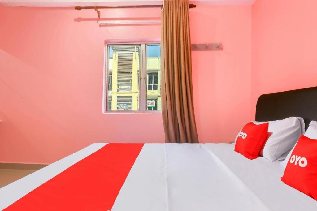 Oyo 89387 Sun Keerana Hotel Klang Kültér fotó