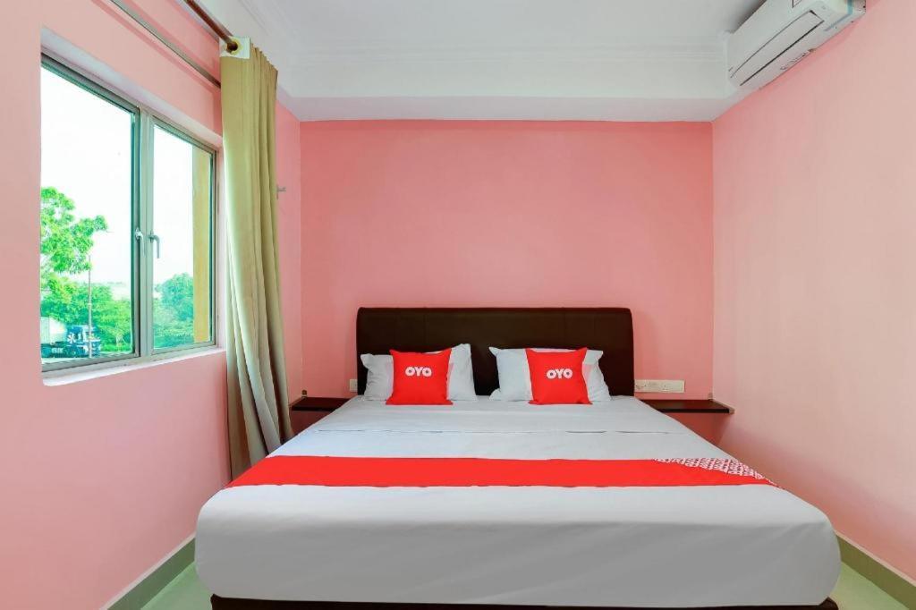 Oyo 89387 Sun Keerana Hotel Klang Kültér fotó