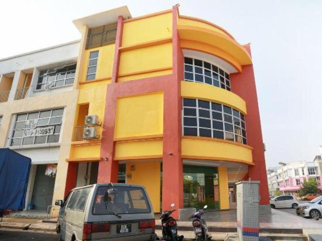 Oyo 89387 Sun Keerana Hotel Klang Kültér fotó
