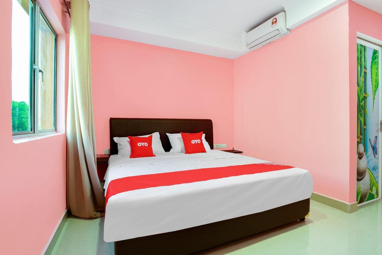 Oyo 89387 Sun Keerana Hotel Klang Kültér fotó