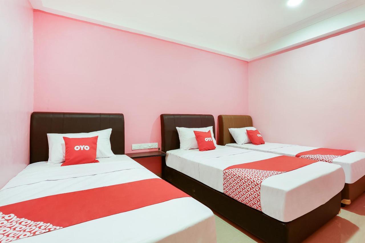Oyo 89387 Sun Keerana Hotel Klang Kültér fotó