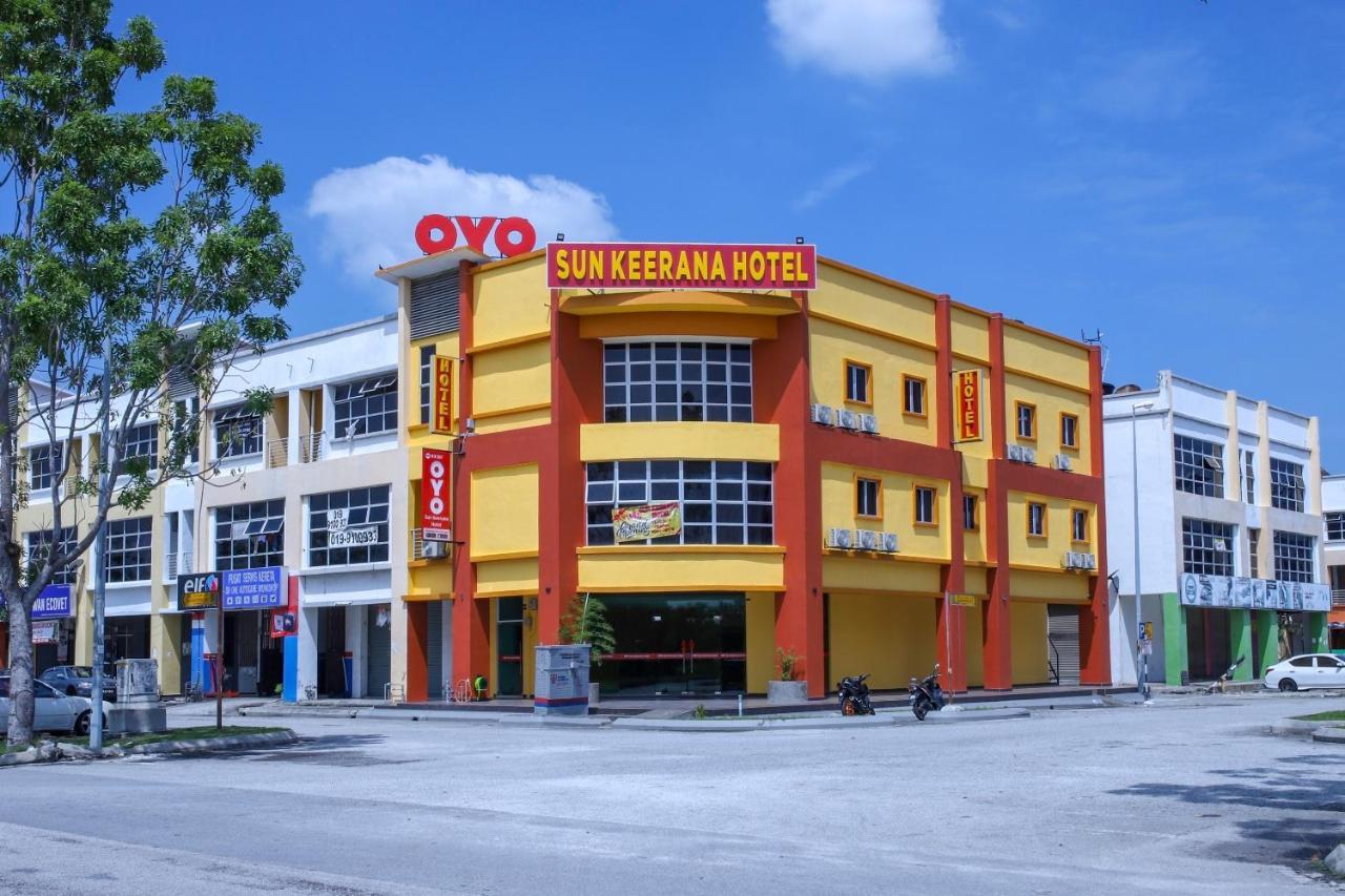 Oyo 89387 Sun Keerana Hotel Klang Kültér fotó