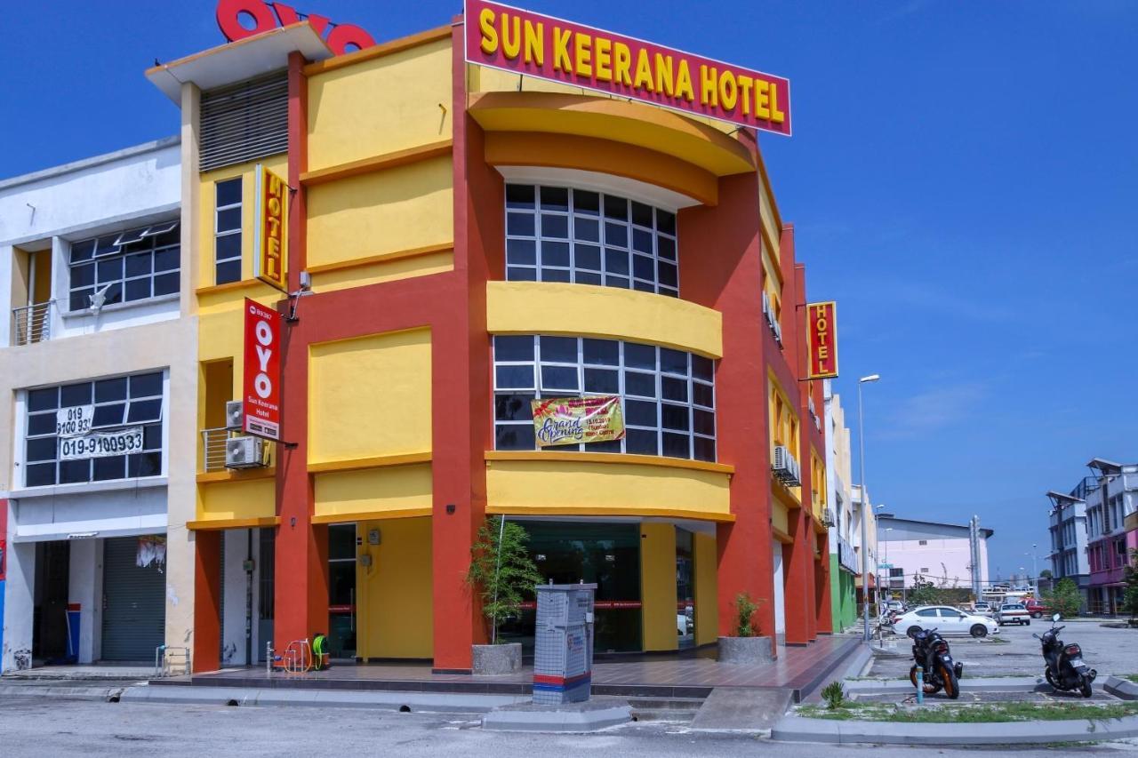 Oyo 89387 Sun Keerana Hotel Klang Kültér fotó