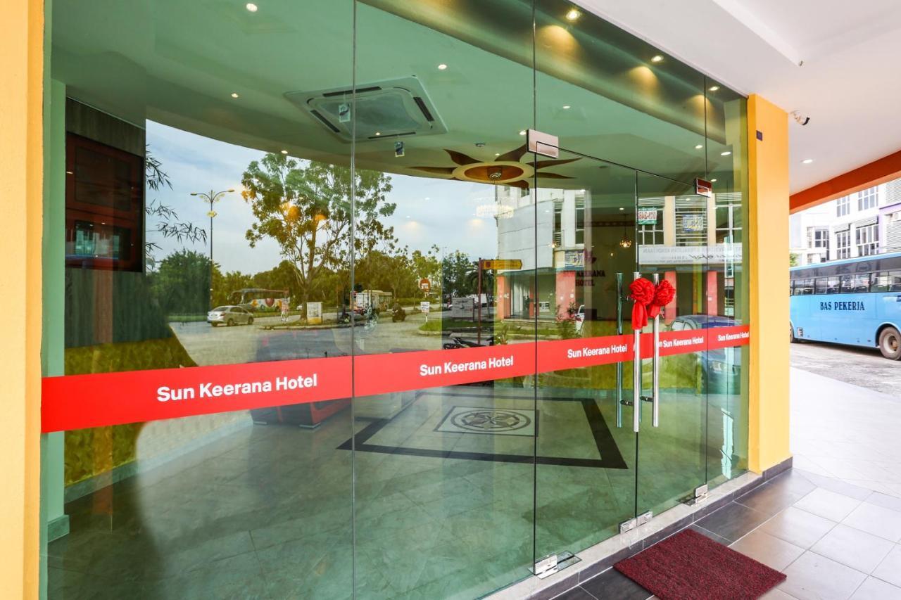 Oyo 89387 Sun Keerana Hotel Klang Kültér fotó